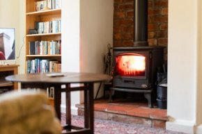 Oak House in Mid Wales with Log Burner By Seren Short Stays